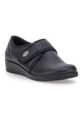 Črne zaprte copate z velcro zaponko FLY FLOT 38862