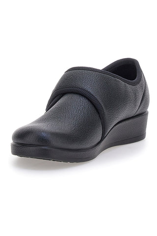 Črne zaprte copate z velcro zaponko FLY FLOT 38862