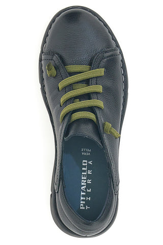 Črni usnjeni čevlji z kontrastnimi vezalkami Pittarello tierra 11613