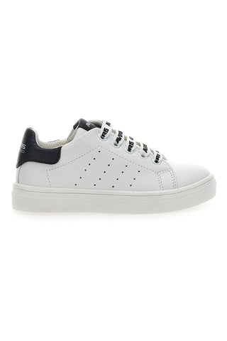 Superge Averis 4102 bele
