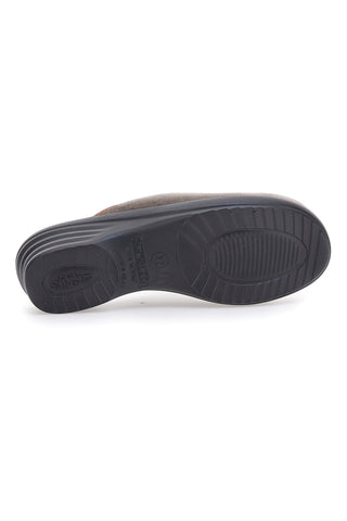 Pantofole taupe con plantare forato e zeppa comfort Fly Flot 90L80X68PE