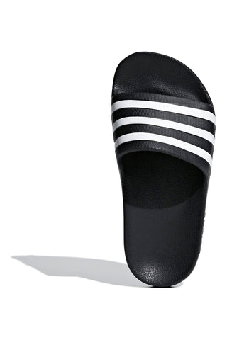 Črne in bele natikače z Adidas Adilette Aqua K črtami