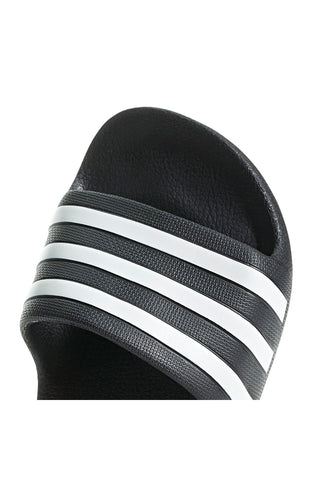 Črne in bele natikače z Adidas Adilette Aqua K črtami