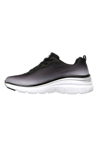 Črni čevlji z oblazinjenim podplatom Skechers Fashion Fit Build Up