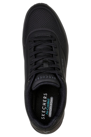 Črni športni copati s širokim podplatom in vložkom Air Cooled Memory Foam SKECHERS Uno - Stand On Air