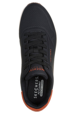 Črni športni copati z blaženim podplatom Air-Cooled Memory Foam Skechers Uno Suited On Air