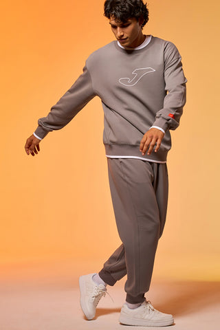 Sive jogger hlače z elastičnim pasom in silikonskim logotipom JOMA Step Long Pants