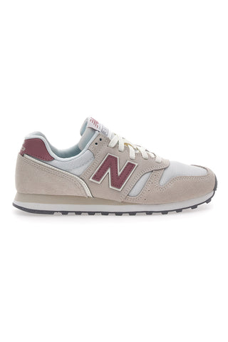 Superge MoonBeam z logotipom na strani New Balance 373