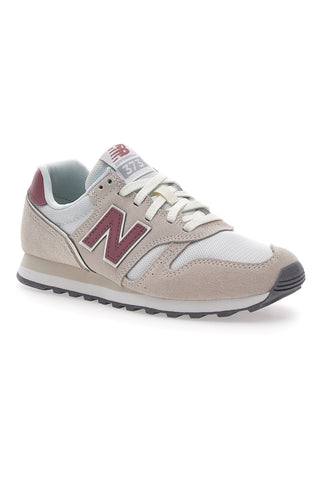 Superge MoonBeam z logotipom na strani New Balance 373