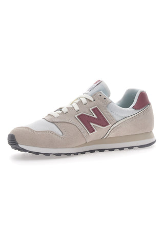 Superge MoonBeam z logotipom na strani New Balance 373