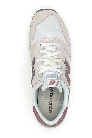 Superge MoonBeam z logotipom na strani New Balance 373