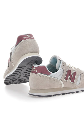 Superge MoonBeam z logotipom na strani New Balance 373
