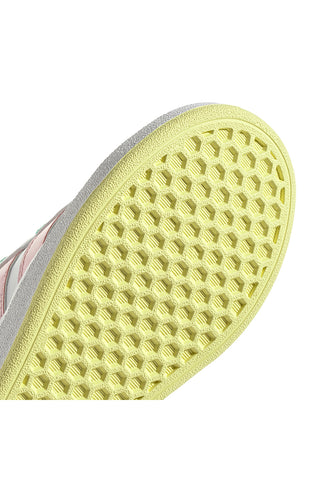 BELE MID-CUT SNEAKERS Z BARVNIMI DETAJLI ADIDAS GRAND COURT MID K