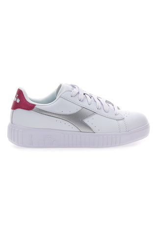 Bele superge s srebrnim logotipom DIADORA GAME STEP METAL GS