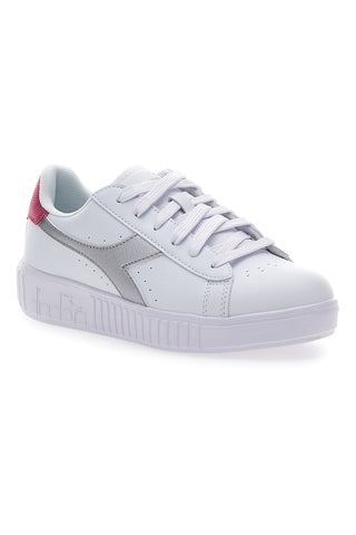 Bele superge s srebrnim logotipom DIADORA GAME STEP METAL GS