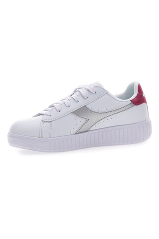 Bele superge s srebrnim logotipom DIADORA GAME STEP METAL GS