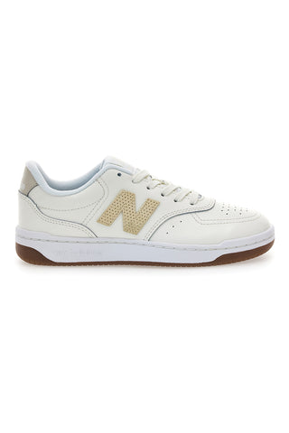Ženski čevlji iz usnja v barvi off white z kontrastnim logotipom New balance BBW80POR