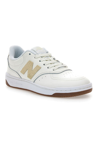 Ženski čevlji iz usnja v barvi off white z kontrastnim logotipom New balance BBW80POR