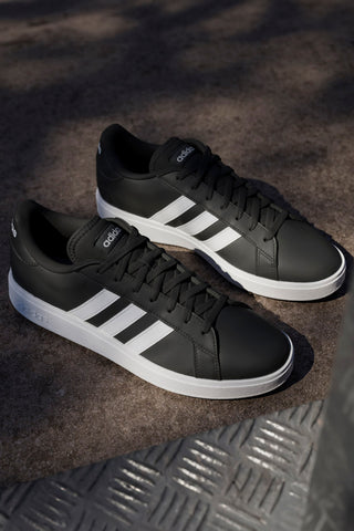 Črni športni copati z 3 belimi črtami Adidas Grand Court Base 2
