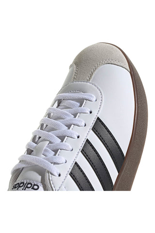 Beli čevlji z črnimi črtami in ojačano konico Adidas VL Court Base