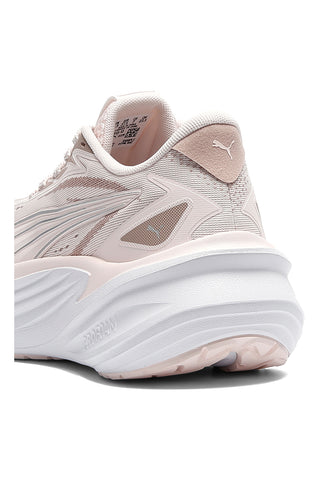 Tekaški čevlji Puma Maxima Pro s super blazinami v bež roza barvi