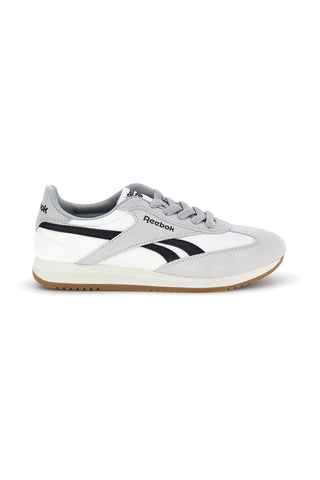 Bele športne copate iz blaga s svetlo sivimi vložki Reebok World 70