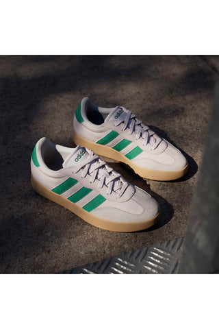 Bež superge z zelenimi črtami in detajli iz semiša Adidas Barreda