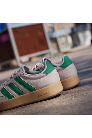 Bež superge z zelenimi črtami in detajli iz semiša Adidas Barreda