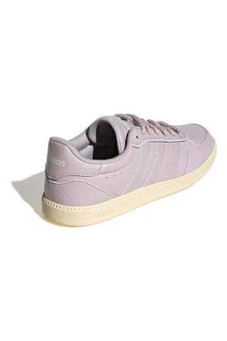 Roza cipria superge z učinkom usnja in dvignjeno podplatjo Adidas Breaknet Sleek