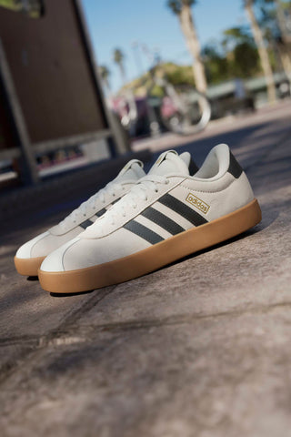 Bež superge z črnimi črtami in gumijasto podplatom Adidas VL Court 3