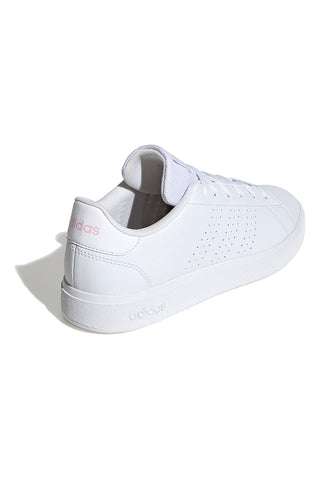 Bele superge z izrezanimi trakovi iz recikliranega materiala Adidas Advantage Base 2