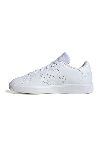 Bele superge z izrezanimi trakovi iz recikliranega materiala Adidas Advantage Base 2
