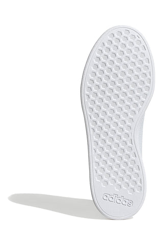 Bele superge z izrezanimi trakovi iz recikliranega materiala Adidas Advantage Base 2