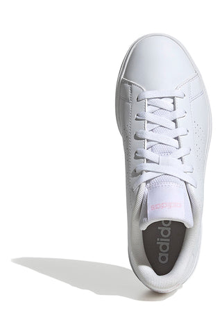 Bele superge z izrezanimi trakovi iz recikliranega materiala Adidas Advantage Base 2