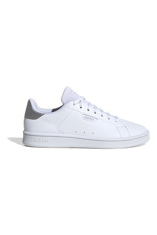 Bele superge s srebrnimi detajli iz recikliranega materiala Adidas Urban Court
