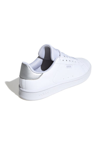 Bele superge s srebrnimi detajli iz recikliranega materiala Adidas Urban Court
