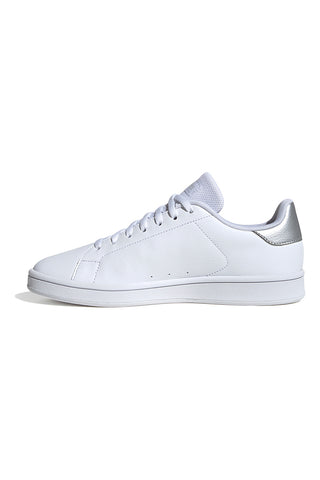 Bele superge s srebrnimi detajli iz recikliranega materiala Adidas Urban Court