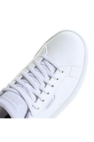 Bele superge s srebrnimi detajli iz recikliranega materiala Adidas Urban Court