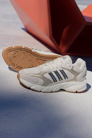 Bež superge iz mrežastega materiala s srebrnimi detajli in podplatom Cloudfoam Adidas Crazychaos 2000