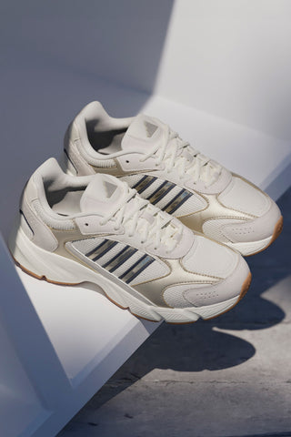 Bež superge iz mrežastega materiala s srebrnimi detajli in podplatom Cloudfoam Adidas Crazychaos 2000
