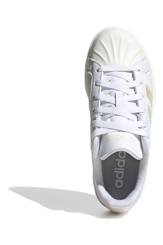 Bele superge z mavričnimi črtami in školjčasto konico Adidas Streettalk J