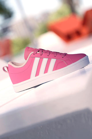 Roza superge z belimi črtami iz recikliranega materiala Adidas VS Pace 2.0 K