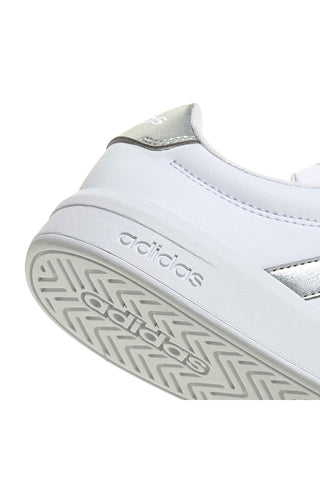 Bele superge s srebrnimi črtami iz sintetičnega usnja Adidas Grand Court 3 J