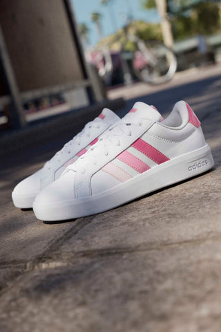 Bele superge z roza progami iz sintetičnega materiala Adidas Grand Court 3.0 J