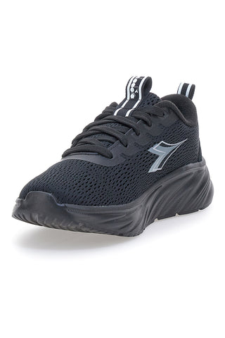 Lahki črni tekaški čevlji Diadora Piper S iz mrežastega materiala