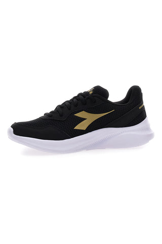 Lahki črni tekaški čevlji iz mrežastega materiala Diadora Robin 6 W