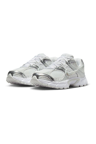 Bele in srebrne športne copate Nike V5 RNR