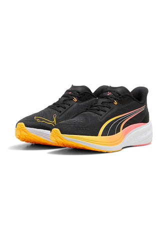 Črni tekaški čevlji z fluorescenčnimi detajli Puma Darter Pro