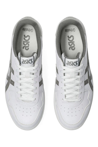 Bele superge s srebrnim logotipom ASICS JAPAN S