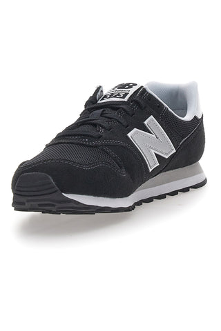 Črni športni copati z logotipom New Balance 373 na strani